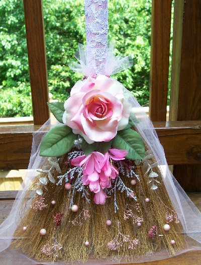 wedding jump broom Add flowers and lace to make your beautiful keepsake